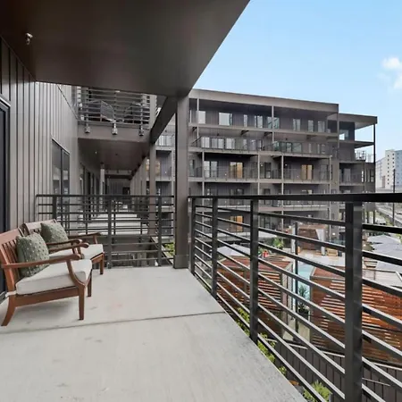 Apartment Downtown Pool, Gym + Skyline Views Walk To Bridgestone Nashville