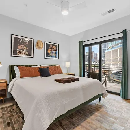 Downtown Pool, Gym + Skyline Views Walk To Bridgestone *