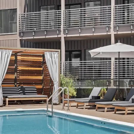 Downtown Pool, Gym + Skyline Views Walk To Bridgestone *