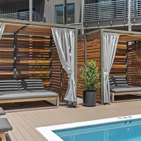 Apartment Downtown Pool, Gym + Skyline Views Walk To Bridgestone *