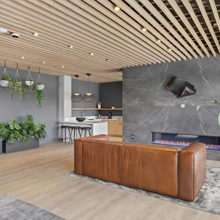 Apartment Downtown Pool, Gym + Skyline Views Walk To Bridgestone