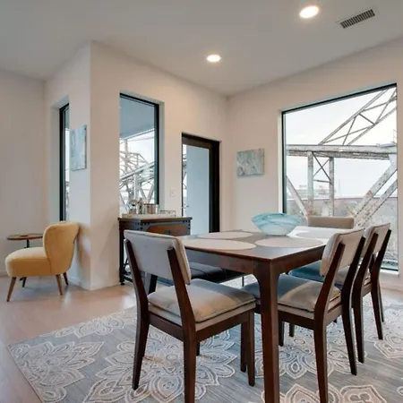 The Riverfront Vip - Walk To Broadway & Nissan Stadium - Free Garage Apartment Nashville