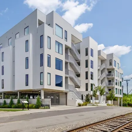 The Riverfront Vip - Walk To Broadway & Nissan Stadium - Free Garage * Nashville