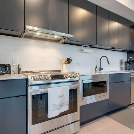 The Riverfront Vip - Walk To Broadway & Nissan Stadium - Free Garage Apartment *