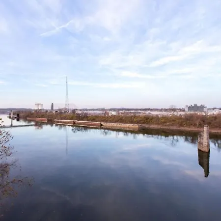 The Riverfront Vip - Walk To Broadway & Nissan Stadium - Free Garage Apartment Nashville