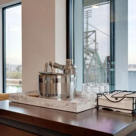 The Riverfront Vip - Walk To Broadway & Nissan Stadium - Free Garage * Nashville