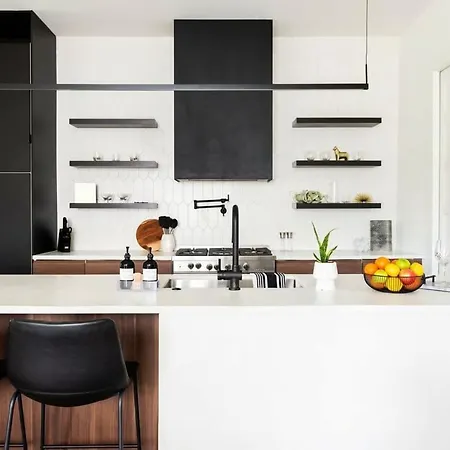 Nash Chic Near Dt Rooftop Luxe Comfort Holiday home *