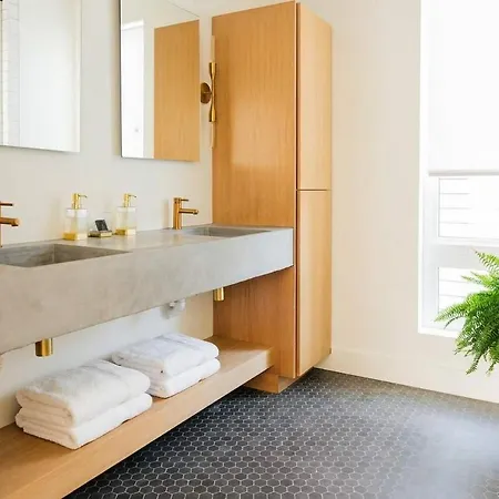 Holiday home Nash Chic Near Dt Rooftop Luxe Comfort Nashville