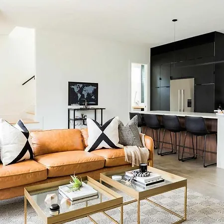 Nash Chic Near Dt Rooftop Luxe Comfort Holiday home
