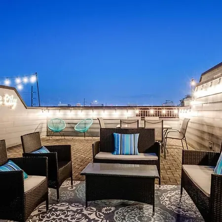Game And Skydeck - Book Today Holiday home *