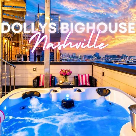 Holiday home Luxury Retreat: Rooftop Hot Tub Double Deck & Game