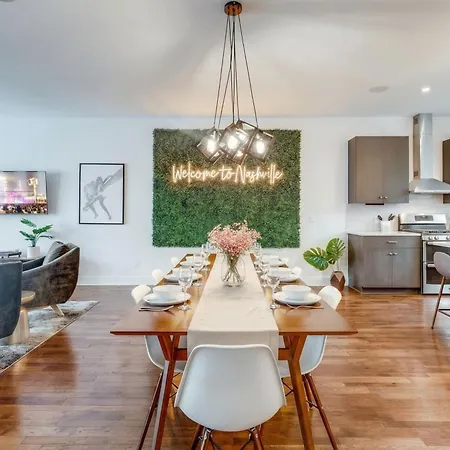 Downtown Luxury - 10 Beds & Free Parking Holiday home *