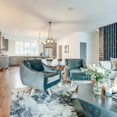 Downtown Luxury - 10 Beds & Free Parking Holiday home *