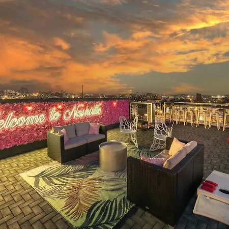 Holiday home Luxury Retreat: Rooftop Hot Tub Double Deck & Game Nashville