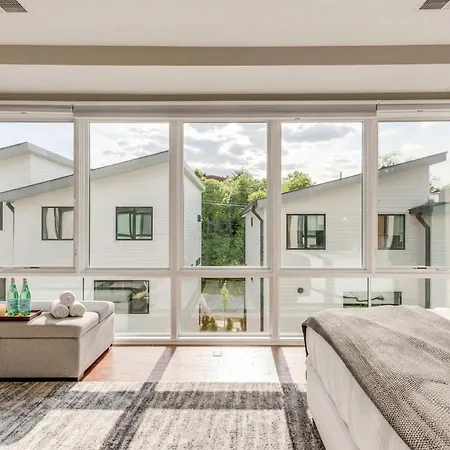Downtown Luxury - 10 Beds & Free Parking Holiday home Nashville