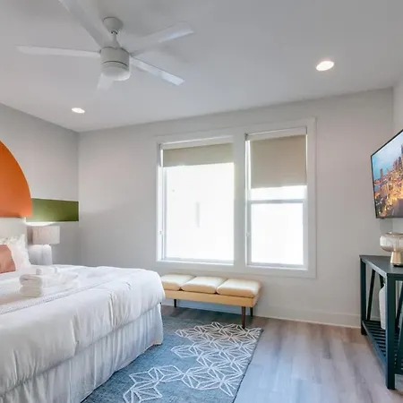 East Nash Lux - 13 Beds & Views