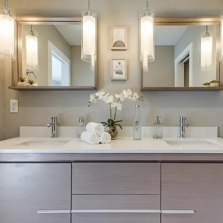 Downtown Luxury - 10 Beds & Free Parking Holiday home *