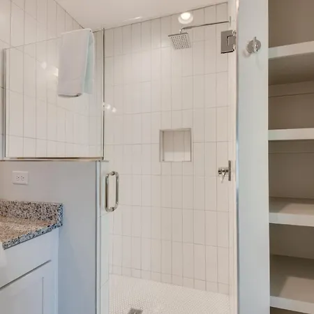 East Nash Lux - 13 Beds & Views Holiday home *