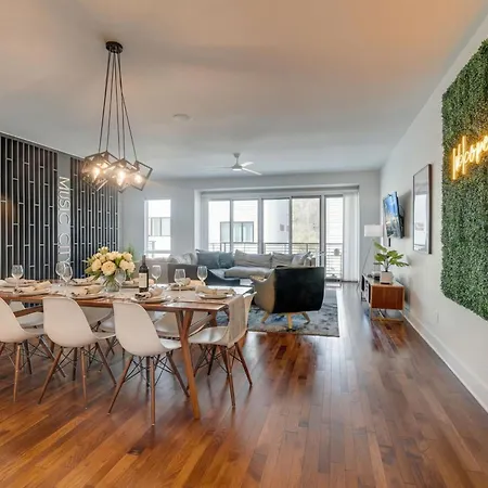 Downtown Luxury - 10 Beds & Free Parking *