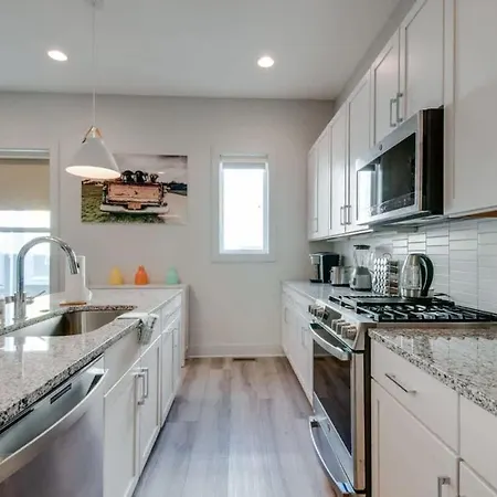 East Nash Lux - 13 Beds & Views * Nashville
