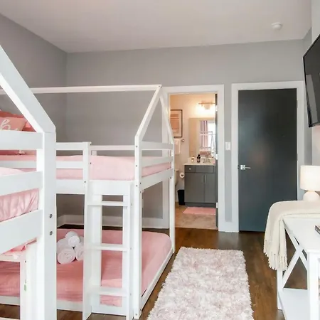 King & Queen 2 Homes - 24 Beds Views Holiday home *