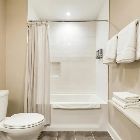 Downtown Luxury - 10 Beds & Free Parking