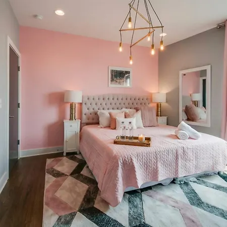 King & Queen 2 Homes - 24 Beds Views Holiday home Nashville