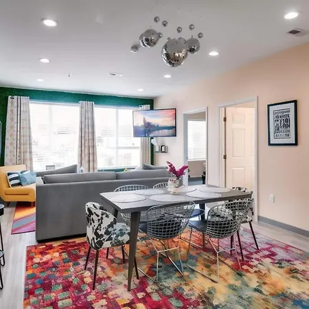 Apartment New 4 Bedroom Near Dt Walk To Restaurants Nashville