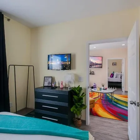 New 4 Bedroom Near Dt Walk To Restaurants *