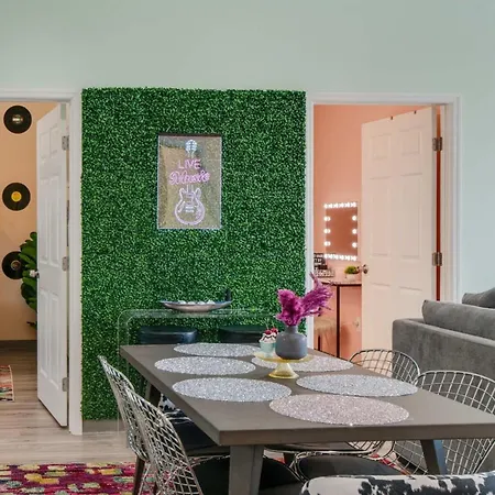 New 4 Bedroom Near Dt Walk To Restaurants Apartment Nashville