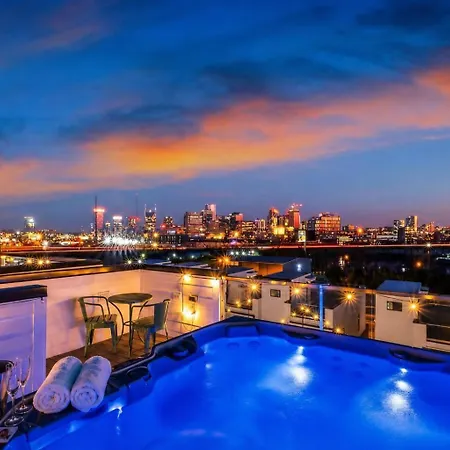 New Nash Eras - Rooftop Decks With Hot Tub - 15 Beds Nashville