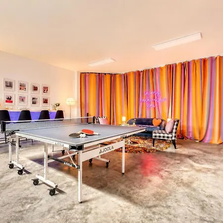 Holiday home New Nash Eras - Rooftop Decks With Hot Tub - 15 Beds