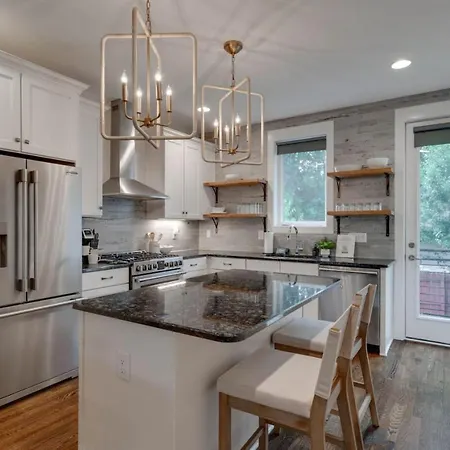 Unforgettable Townhome-close To Broadway-10 Beds! Holiday home *