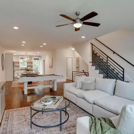 Holiday home Unforgettable Townhome-close To Broadway-10 Beds!