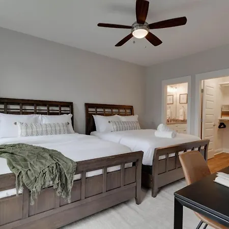 Unforgettable Townhome-close To Broadway-10 Beds! Holiday home