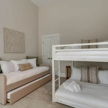 Holiday home Unforgettable Townhome-close To Broadway-10 Beds! *