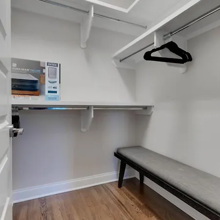 Unforgettable Townhome-close To Broadway-10 Beds! Holiday home