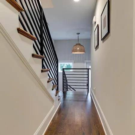 Unforgettable Townhome-close To Broadway-10 Beds! *