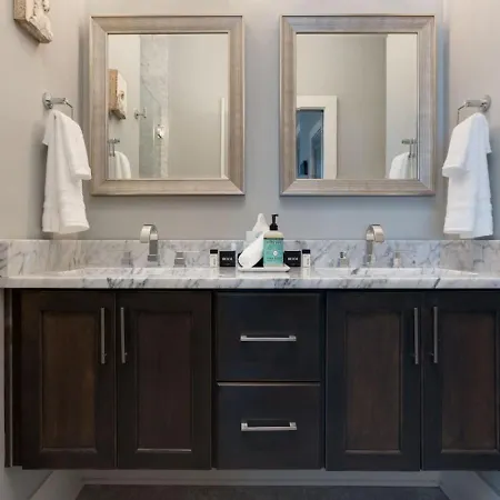 Holiday home Beautiful 3 Bedroom! Near Broadway-12th S-gulch