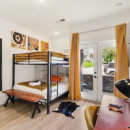 Holiday home Beautiful Balcony Sleeps 12 4 Miles From Broadway Nashville