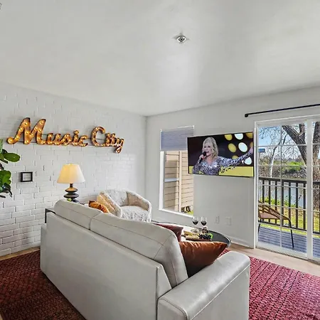 - 914 1st Ave N