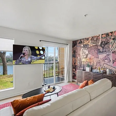 Holiday home - 914 1st Ave N *