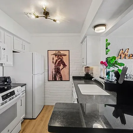 - 914 1st Ave N *