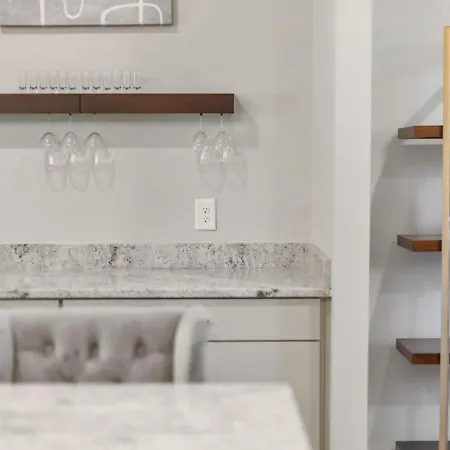 East Nash 3Br/3.5Ba | Rooftop Fire Pit + Views