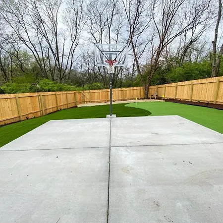 Holiday home The Playhouse: 4br With Spa, Basketball & Games Nashville