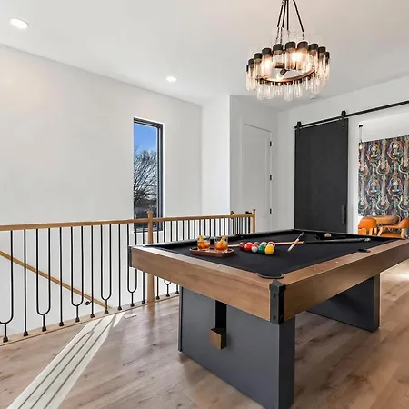 Hot Tub Poker Pool Table & Rooftop Mls View *