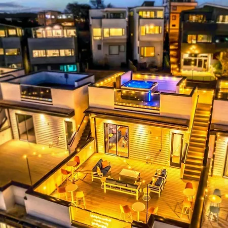 Taylor Swift Inspired Hot Tub Rooftop Deck Views Nashville