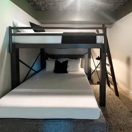 Layla's Downtown Nash Retreat | Walk To Broadway - Pool, Gym, Private Balcony, And More! * Nashville
