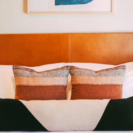 Layla's Downtown Nash Retreat | Walk To Broadway - Pool, Gym, Private Balcony, And More! * Nashville