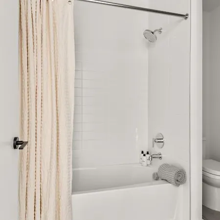 Layla's Downtown Nash Retreat | Walk To Broadway - Pool, Gym, Private Balcony, And More!